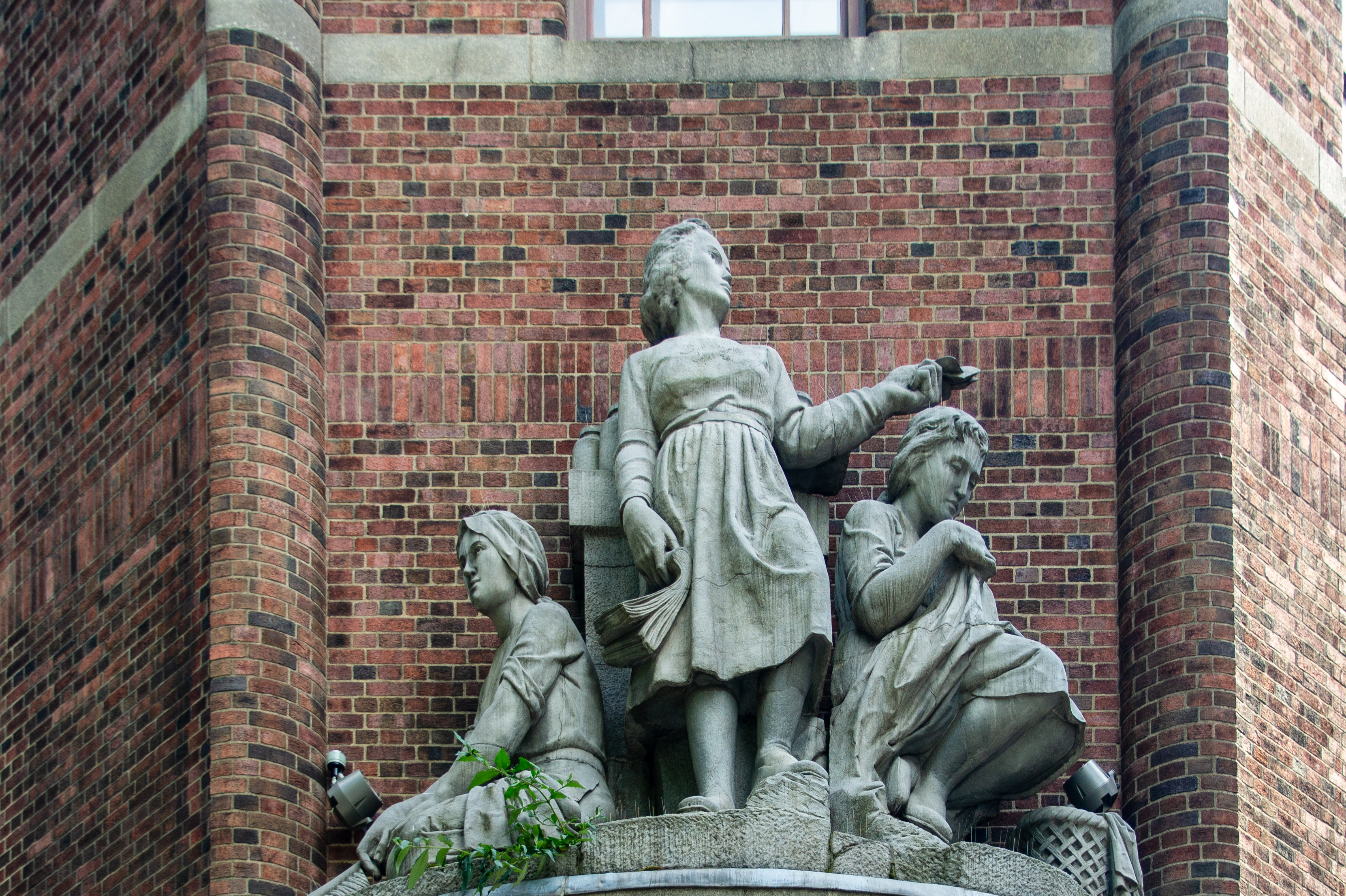 The Three Graces And The Sony NEX-5