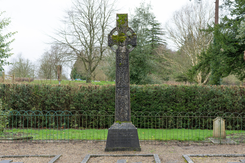  Small Family Graveyard At The Castle 