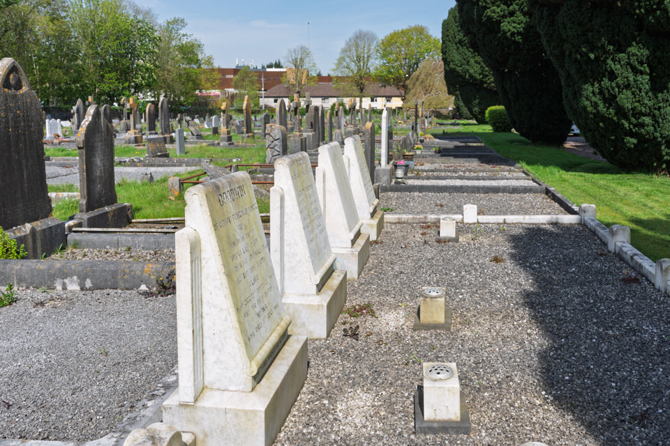 Four Graves At St Lukes In Douglas