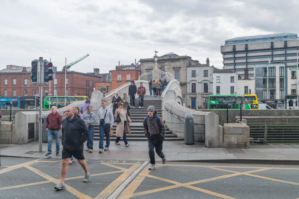  The Halfpenny Bridge And Liffey Street