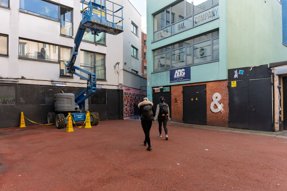  Temple Bar And Crampton Court 
